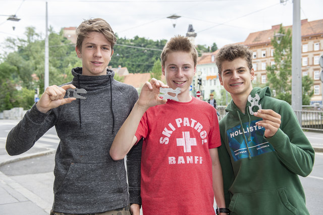 Begeistert von ihrem Produkt: Benjamin Greilberger, Sebastian Schlag und Nicolas Pfob (v. l.) sind erst 17 Jahre alt.