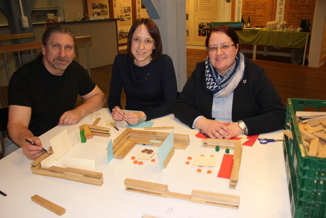 Die neuen Wohnmodelle wurden mit kreativen Methoden entwickelt. Günter Dorninger (Schlierbach), Irene Krumphuber (Ried/Traunkreis), Sonja Hackl (RMOÖ) (v.li.)