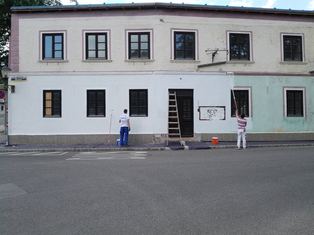 Die verwarloste Pension "Agnes" in Sievering bekam einen neuen Aussenanstrich.