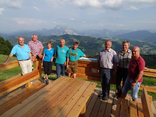 Zahler, Schuster, Schneidinger, Thalhammer, Schneidinger, Bürgermeister Staufer, Schwarz und Huemer (v.l.).
