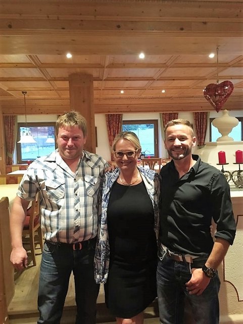 Ortsparteiobmann Hannes Margreiter, NR Carmen Schimanek und Ortsobmann-Stv Stefan Schonner (v.l.)