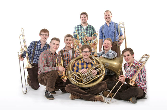 Die "Blech Brass Brothers" bieten eine Bühnen-Mischung aus Brassmusik, Gesang und kabarettistischen Einlagen.