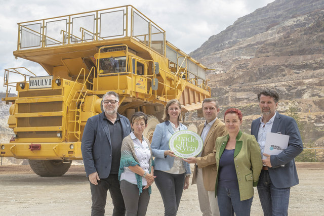 Eisenerz, Oesterreich, 18.06.2018, Leute. Bild zeigt Geschäftsführer Eberhard Schrempf (Creative Industries Styria), Bürgermeisterin Christine Holzweber (Eisenerz), Wirtschaftslandesrätin Barbara Eibinger-Miedl (Steiermark), Geschäftsführer Christian Treml (Erzberg), Malgorzata KOCH-BASIC (Abenteuer Erzberg) und Geschäftsführer Robert Pichler (Crearteam). Foto: klauspressberger.com