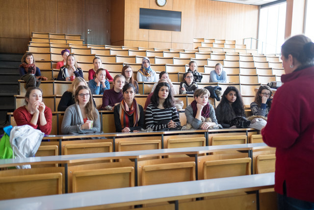 Der VSStÖ kritisiert das Bildungspaket der Uni Innsbruck - die Reduzierung von Prüfungsantritten wurde zugunsten der Befreiung von Studiengebühren von erwerbstätigen StudentInnen gemacht.