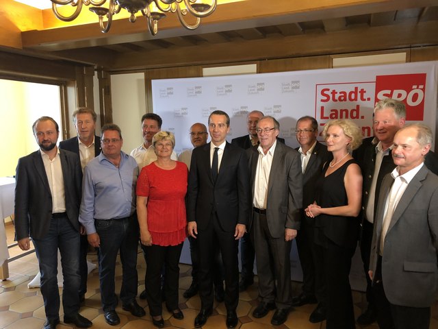 Verstärkter Austausch mit der Kommunalpolitik: Christian Kern (Mitte) mit den SPÖ-Bürgermeistern aus dem Bezirk im Gasthof Pendl in Kalsdorf | Foto: KK