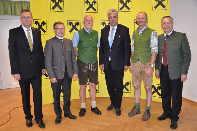 Von links nach rechts: Matthias Schwaighofer, Josef Absmanner, Wilhelm Leithner, Hans-Jörg Schelling, Bürgermeister Franz Gangl und Obmann Erich Zauner.