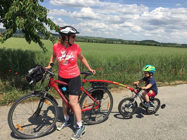 Jana und Jan Skalickova auf einer ihrer Radtouren.