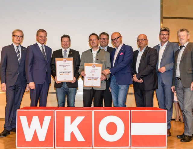 Klaus Müller und Alfred Ulreich wurden für ihre 25-jährige Tätigkeit als Gastwirte geehrt.