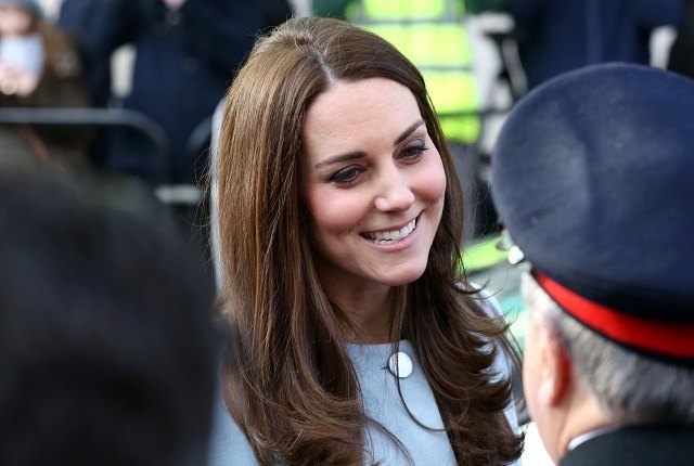 Kate Middleton muss ein Namensschild tragen | Foto: FAM013/FAMOUS