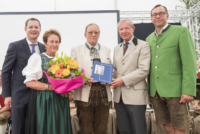 Von links nach rechts: Bernhard Zwielehner, Christina und Hubert Gastager, Wilfried Haslauer und Robert Bukovc.
