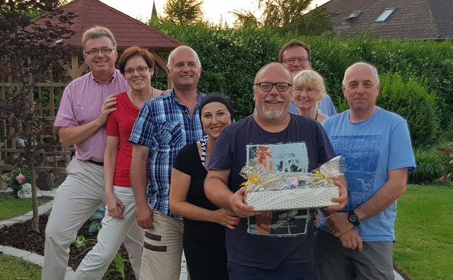 Am Foto von Werner Schöll von links: Werner Schöll, Karla Schöll-Tritremmel, Ernst-Anton Hihlik, Gattin Malina Reitter, Geburtstagskind Johann Reitter, Jürgen Steiner, Maria Schweikert und Harald Pauer.