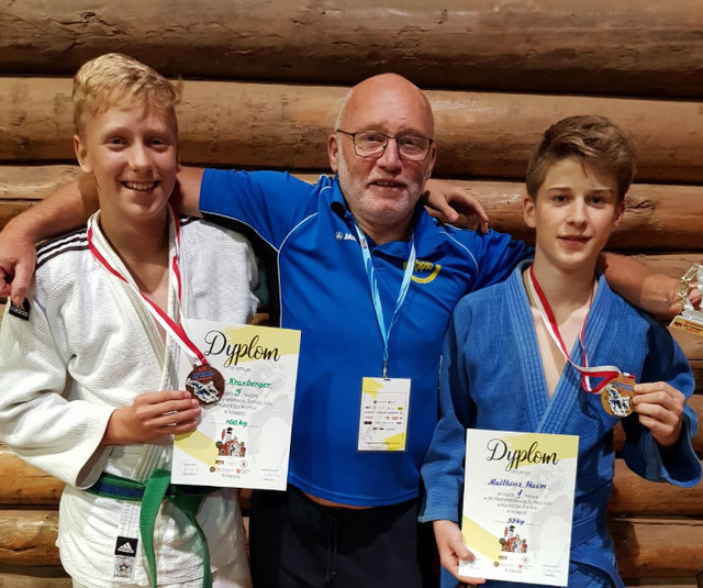 v.l.: Simon Kraxberger,Trainer Günther Brandtner, Matthias Haim