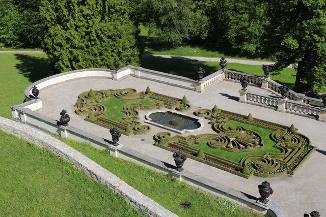 Der wunderschöner Park vereint Motive des französischen und italienischen Barockgartens und des englischen Landschaftsgarten.