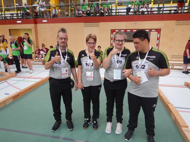 Das Bocciateam der Werkstätte Pettenbach erreichte bei den Special Olympics Sommerspielen den sechsten Platz. Vlnr: Raphael Steinkogler, Viktoria Fischereder, Stella Hattinger, David Siegl