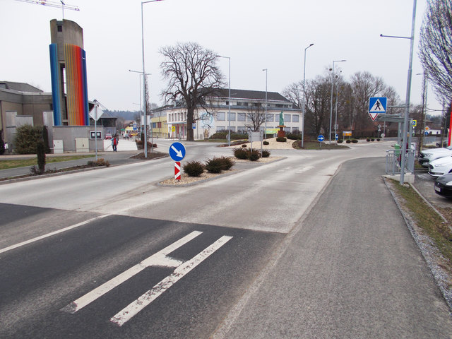 Blick auf eine der Gefahrenstellen in Lieboch: Trotz Zebrastreifen müssen Schüler in der Packer Straße Acht geben. | Foto: KFV