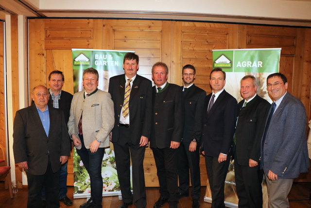 Aufsichtsrats-Vorsitzender Herbert Kridlo, BBK Mistelbach-Obmann Hermann Stich, Bürgermeister Thomas Grießl, GF Gerhard Kamleithner, Obmann Josef Weiß, Mag. Reinhard Bauer (Agro Innovation Lab), Direktor Gerhard Riedel (Raiffeisen Holding), Ing. Anton Fitzthum (Raiffeisen Revisionsverband), Herbert Bauer (Vizebürgermeister).