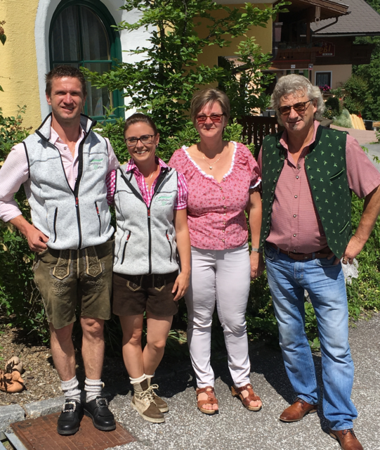 Familie Fresacher verwendet Produkte der eingenen Landwirtschaft. Viele Produkte werden exklusiv für die Gäste hergestellt. | Foto: Eggerhof