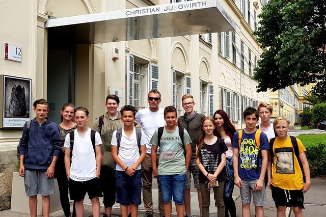 Die NMS-Schüler mit Christian Jungwirth