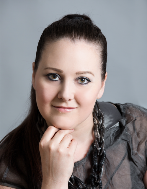 Jungdesignerin Tamara Pichler weiß mit Nadel und Faden umzugehen.