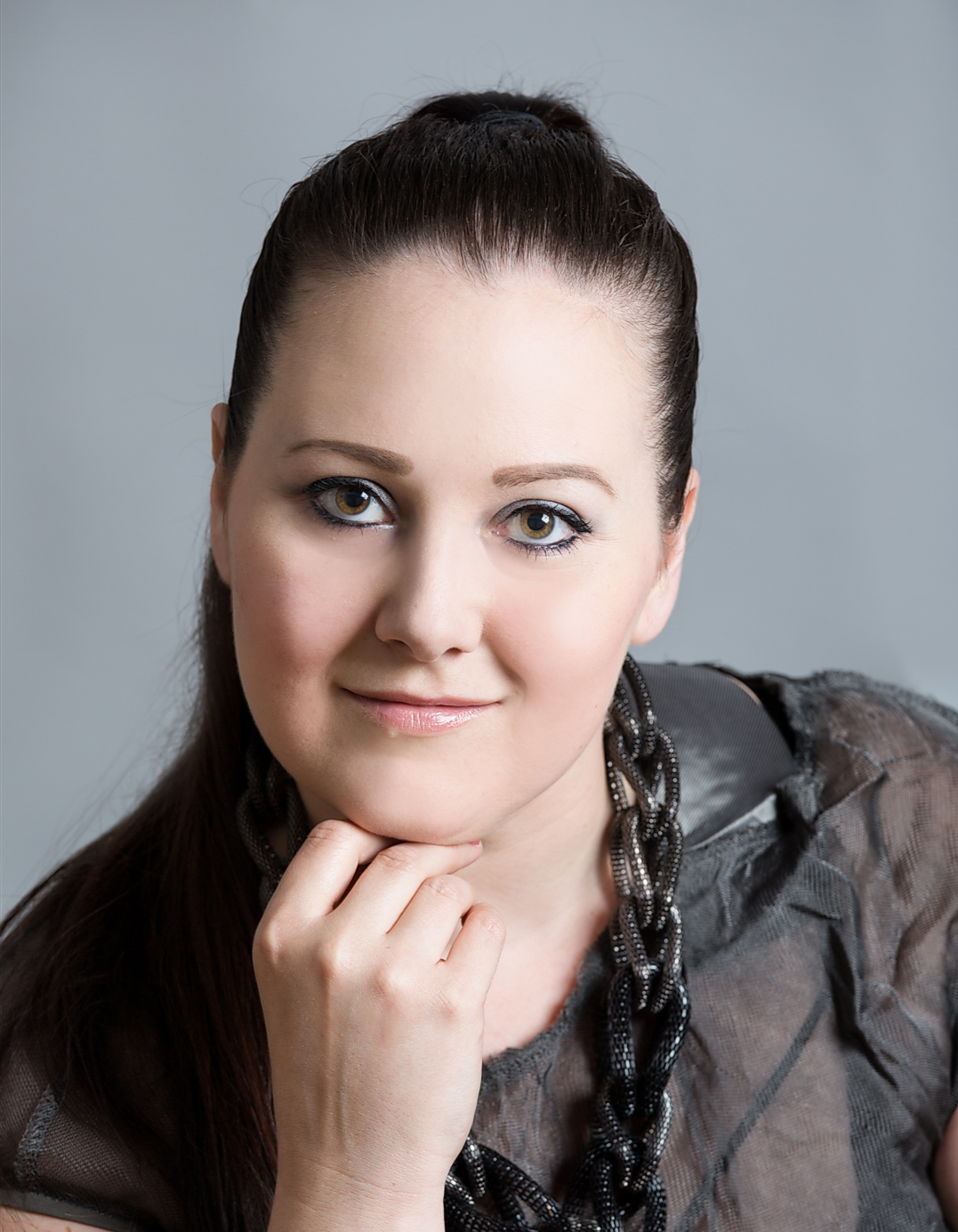 Jungdesignerin Tamara Pichler weiß mit Nadel und Faden umzugehen.