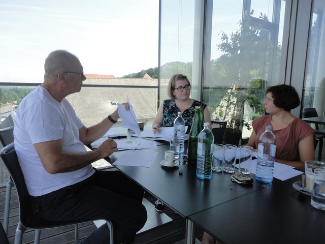 Die Kremstaler Jury mit internationaler Kocherfahrung (von links): Ewald Breitwieser (Stadtrat), Tamara Geyer (REKI Kirchdorf), Katrin Limberger (DAXanBAU)﻿ | Foto: HEIMAT=SHARING