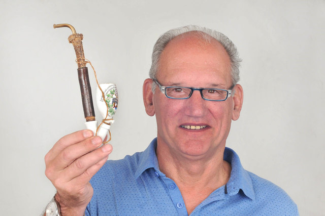 Obmann Walter Maierhofer mit der Porzellanpfeife