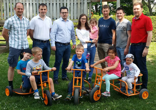 Der Weinkreis Eberau machte den Kauf der neuen Kinderfahrzeuge mittels Spende möglich. | Foto: Weinkreis Eberau