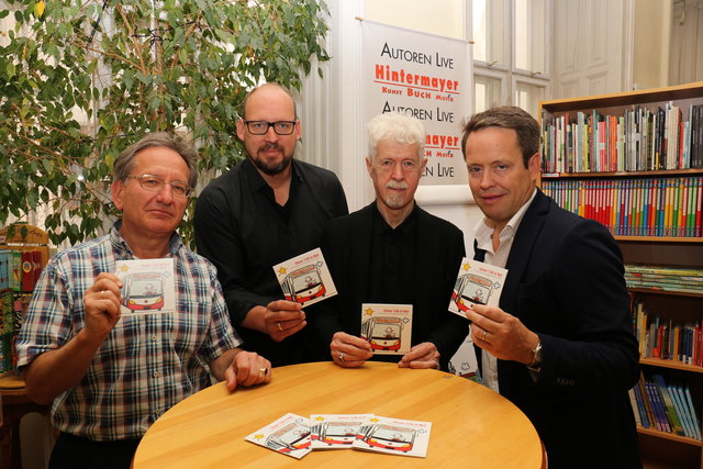 Gemeinsames Projekt: Einkaufsstraßen-Obmann Karl Hintermayer, Autor und Wald & Wiese-Chef Kurt Wilhelm, Zeichner Franz Basdera und Wirtschaftskammer-Bezirksobmann Rainer Newald. | Foto: WKW/Vorauer