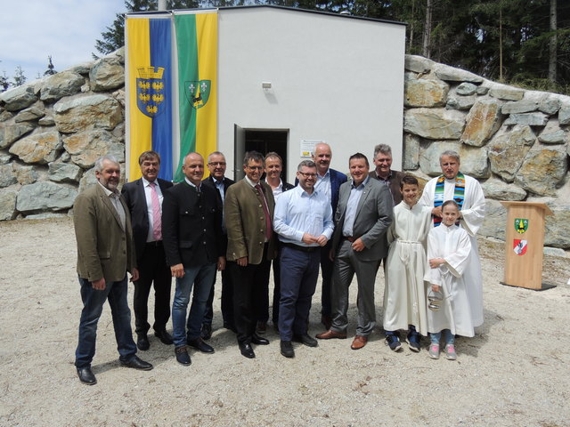 VizeBGM Hubert Schwarz, Bzirkshauptmann Ernst Anzeletti, BGM Erich Rasner, Christian Kornfeld, LtAbg.Franz Rennhofer, GR Manfred Stangl, LR Ludwig Schleritzko, BGM Josef Freiler, BGM Manfred Grundtner, BGM Josef Schrammel, Pfarrer Florian Hellwagner, Tim und Leonie Breitsching.