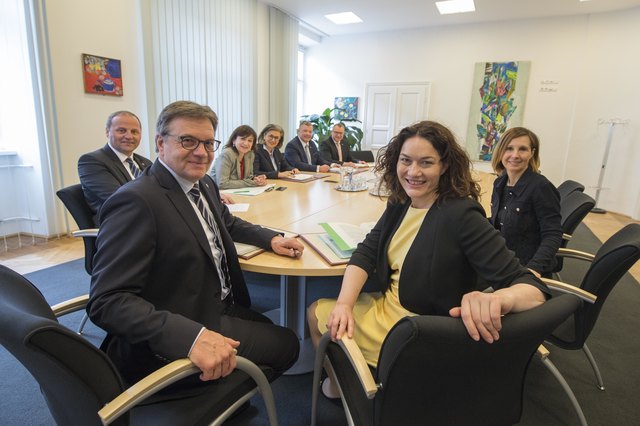 In der heutigen Regierungssitzung wurde unter anderem die Umsetzung des ersten Maßnahmenbündels im Rahmen des Osttirol-Paketes beschlossen.