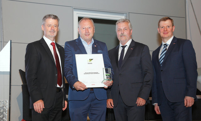 WKO-Bezirksstellenleiter Klaus Grad, Bezirksblasmusiksverbands-Obmann Hermann Stallinger, WKO-Bezirksobmann Herbert Mairhofer und WKOÖ-Direktor-Stv. Hermann Pühringer. | Foto: Mathe