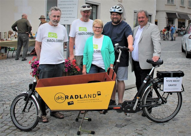 Berthold Schieb, Kurt Lenitz, Christina Schieb, GR Mag. Klaus Bergmaier (alle Radlobby Krems), Verjkehrsstadtrat Alfred Scheichel