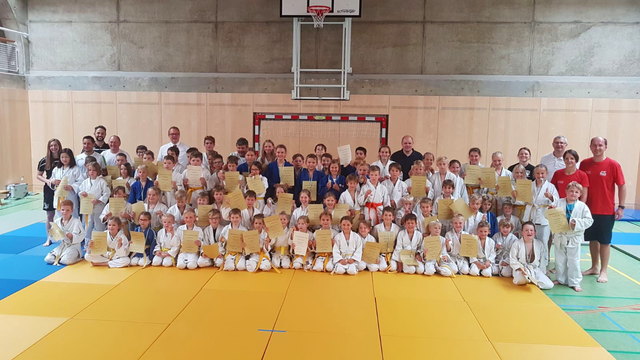 80 Judokas kämpften in der NMS Bad Radkersburg um Medaillen und Punkte. | Foto: Judoclub Bad Radkersburg