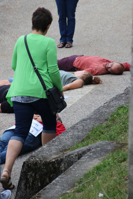 Manche Pendler waren sichtlich verunsichert, wie sie auf die Aktion reagieren sollten.