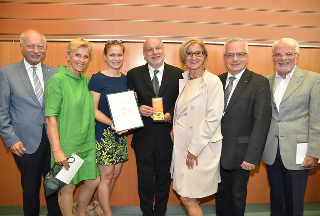 Landesschulrat i. R. HR Mag. Friedrich Koprax, Susanne, Teresa und Johannes Dietl, LH Mag. Johanna Mikl-Leitner, Bgm. Ferdinand Köck und Ewald Wappel.