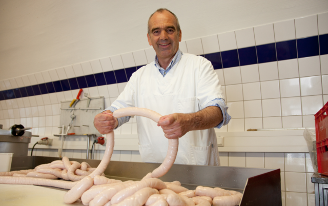 Seniorchef Fritz Gmachl in der Metzgerei.