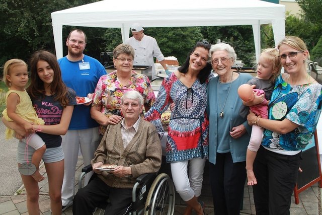 Ein Fest aller Generationen: Der Kindergarten feierte zusammen mit dem SeneCura Sozialzentrum Grafenwörth in den Sommer. | Foto: SeneCura