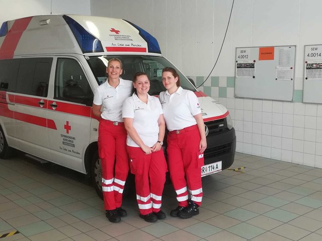 Foto RS_Prüfung_16.06.2018
Gruppenfoto erfolgreiche Prüflinge der Rettungssanitäterausbildung:
v.l.n.r: Johanna Wührer (Burgkirchen), Verena Raschhofer (Weng), Anna Weilpoltshammer (Braunau)
