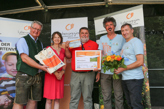 Josef Hameder - Wiesenmeister 2018 (Mähwiese, St. Andrä-Wördern) - im Bild mit (v.l.n.r) LAbg. Bgm. Christoph Kainz (Pfaffstätten), Leiterin MA 22 Dr. Karin Büchl-Krammerstätter, Dr. Thomas Wrbka und Biosphärenpark-Direktor Dr. Herbert Greisberger. | Foto: BPWW/N. Novak