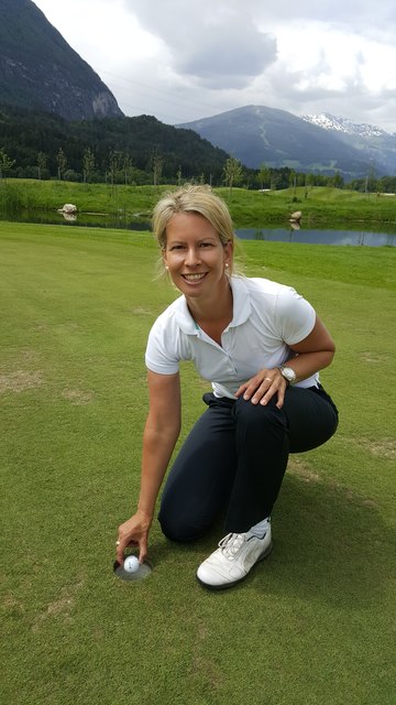 Stephanie Bader gelang in Lavant ein „Hole in One“.