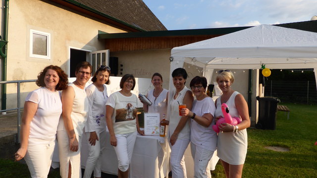 Feierten "Ganz in Weiß": Brigitte Peer, Obfrau Johanna Eckerl, Hilde Mayerböck, Andrea Gruber, Linda Bläuel, Sabine Buder, Anna Haider und Irmgard Schweighofer-Steiner