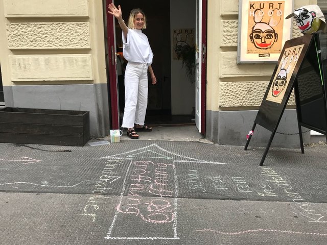 Laura Gaar möchte Kindern die Kunst als Ventil begreifbar machen und die Freude am Ausprobieren und Experimentieren wecken.