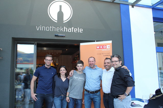 Betriebsbesichtigung: Daniel Hafele, Brigitte Hafele, Johannes Hafele, Wolfgang Hafele, Suwi Zlatic, und JW-Bezirksvorsitzender Christoph Mallaun (v.l.).