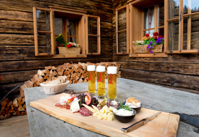 Frische und regionale Zubereitung der Produkte sind auf der Ludlalm in Tamsweg garantiert.
