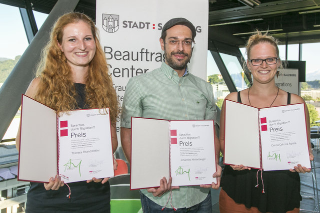 Die glücklichen Gewinner: Theresa Brandstetter, Johannes Hinterberger und Carina Calcina Apaza (v. l.).