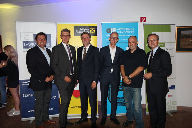 Andreas Hager (Obmann der Wirtschaftskammer Gänserndorf), Dr. Werner Borns (LAWPARTNERS Rechtsanwälte, Gänserndorf, Korneuburg), Dr. Bruno Ettenauer (Sachverständiger für Immobilien, Korneuburg), Mag. Martin Baumgartner (DIE Wirtschaftstreuhänder, Stockerau, Wien), Norbert Klenkhart (Schloss Raggendorf), Dir. Mag. Günther Franz Harold (Raiffeisen-Regionalbank Gänserndorf)