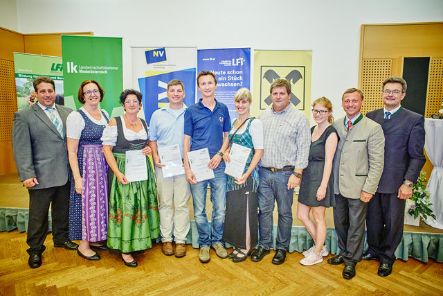 Obmann des LFI NÖ Andreas Ehrenbrandtner, Landwirtschaftskammer Niederösterreich-Vizepräsidentin Theresia Meier, Johanna Traxler, Johannes Greiner, Reinhard Moring, Petra Zehetbauer, Walter Lauer, Katrin Zwanziger, Obmann des Landesverbandes für bäuerliche Direktvermarkter NÖ Johann Höfinger und Geschäftsführer des LFI NÖ Johann Schlögelhofer | Foto: LK NÖ/Franz Gleiß