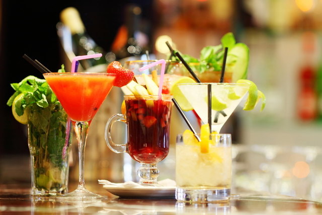 Leckere Cocktails für den perfekten Grillabend beim Workshop lernen.