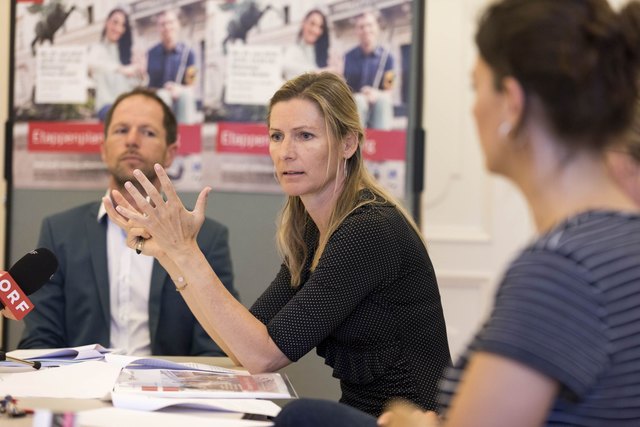 Behindertenbeauftragte Sabine Neusüß und das gesamte Team der Stadtverwaltung arbeiten an dem Etappenplan für eine barrierefreie Stadt Salzburg.