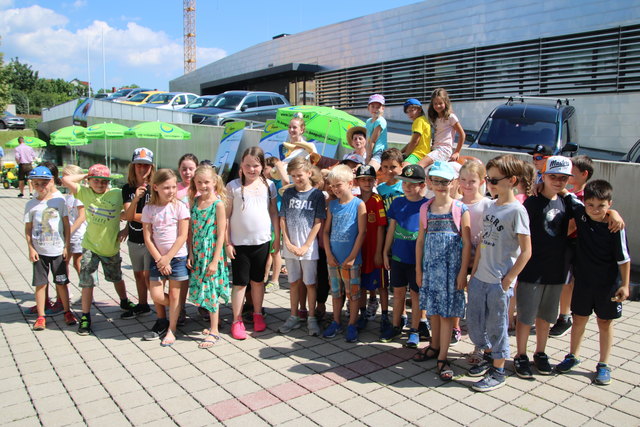 Gruppenbild mit Milchkönigin.